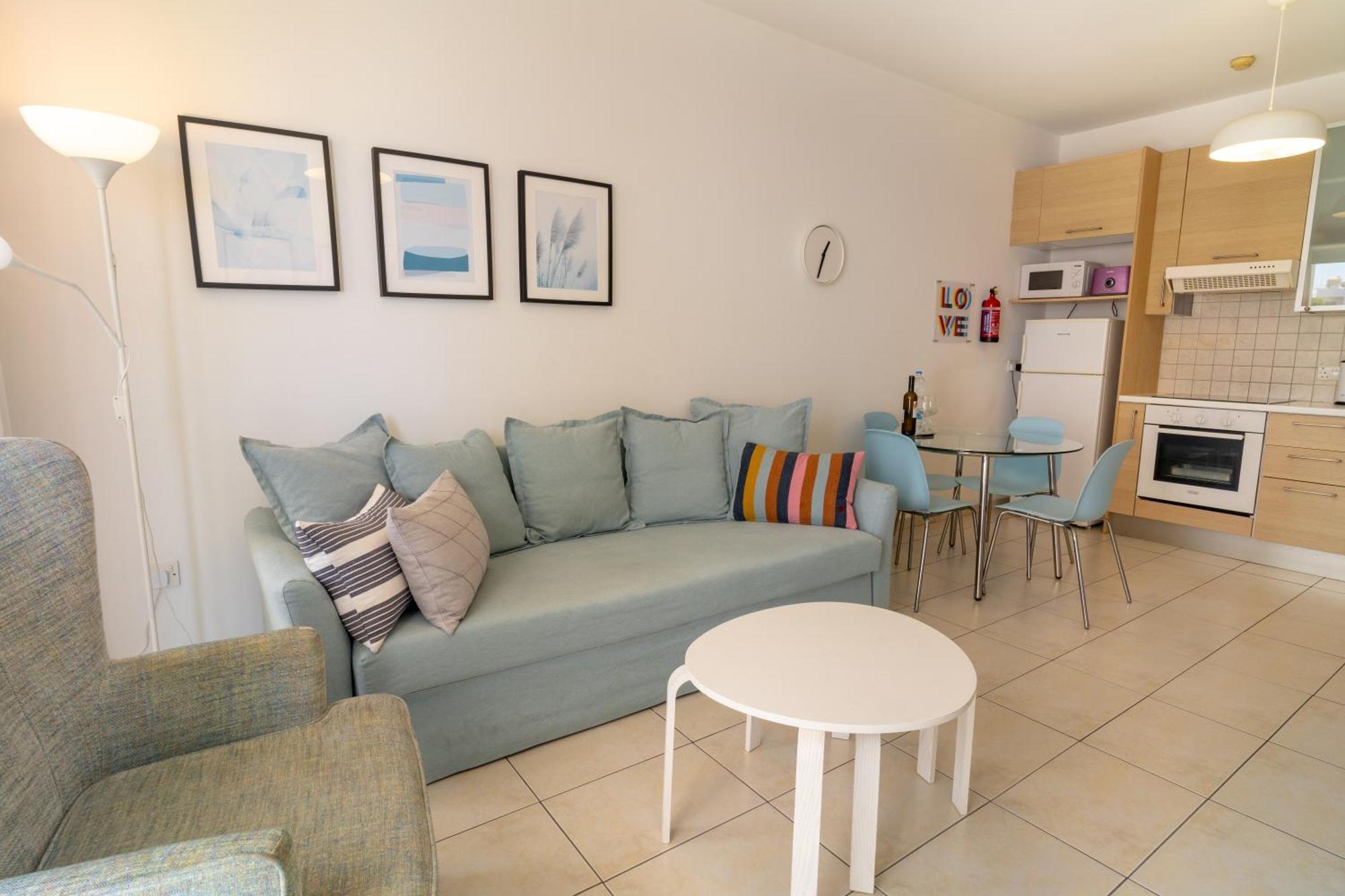 Blue Dawn Center Flat Lägenhet Larnaca Exteriör bild