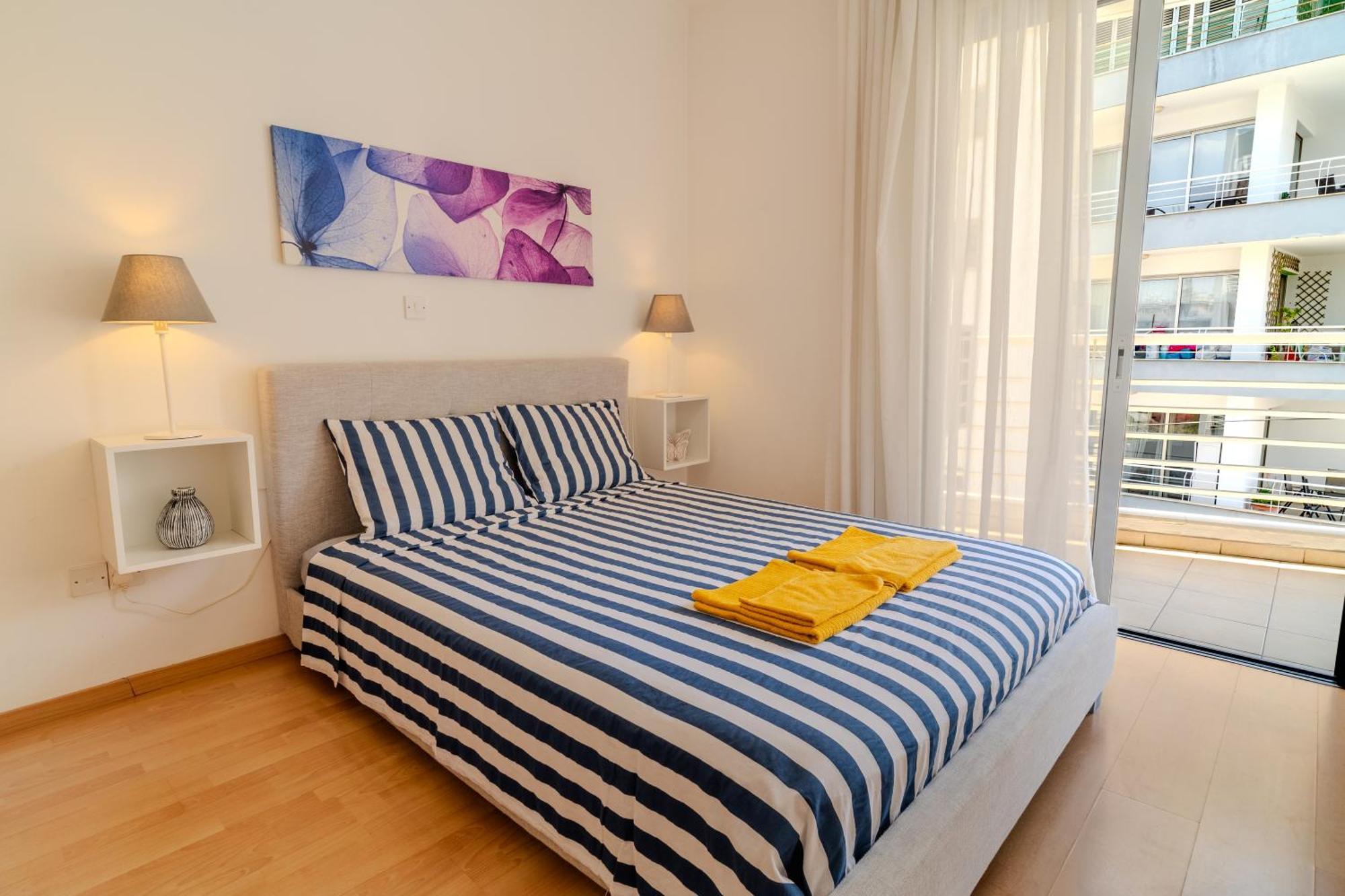 Blue Dawn Center Flat Lägenhet Larnaca Exteriör bild