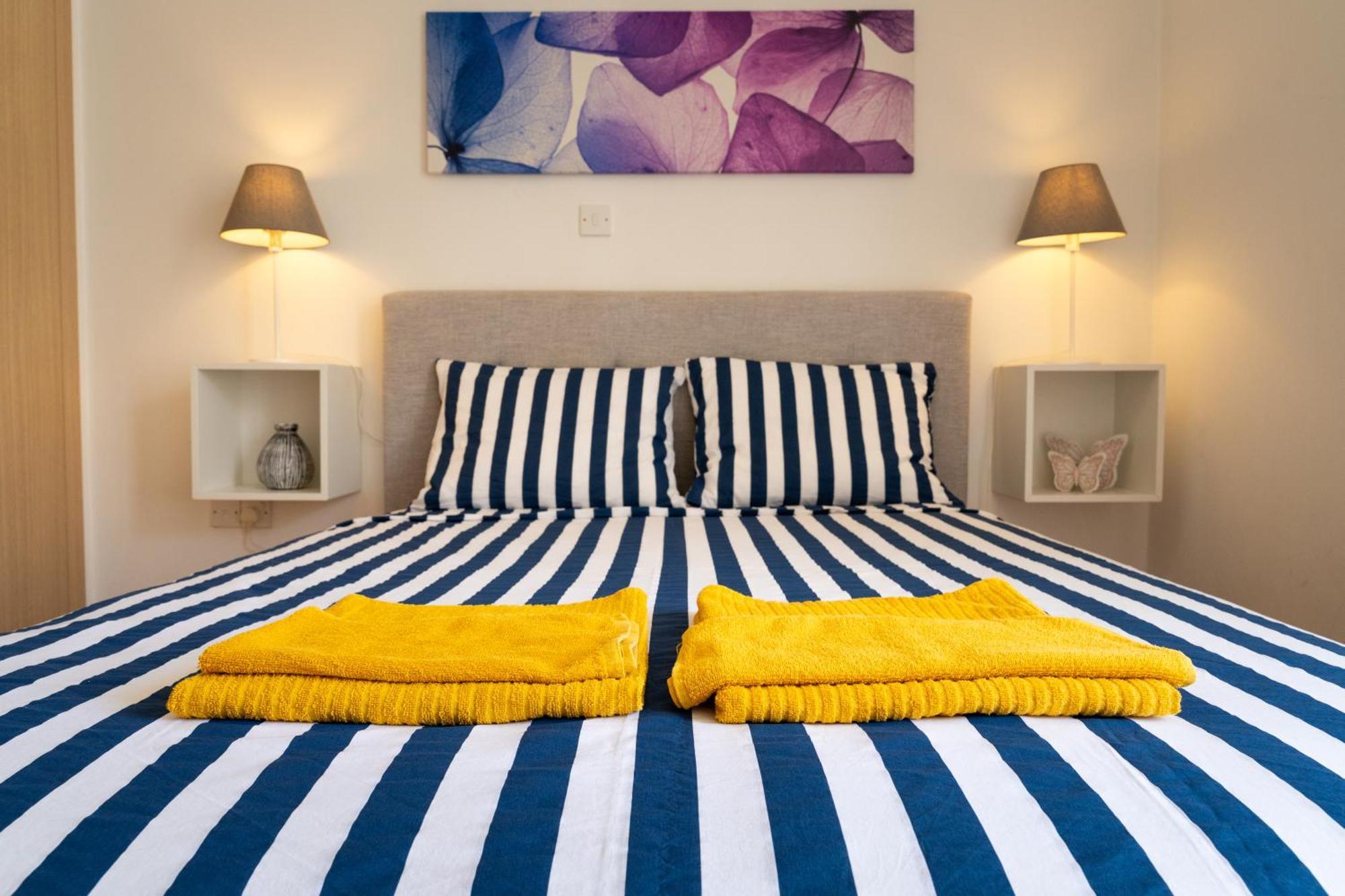 Blue Dawn Center Flat Lägenhet Larnaca Exteriör bild