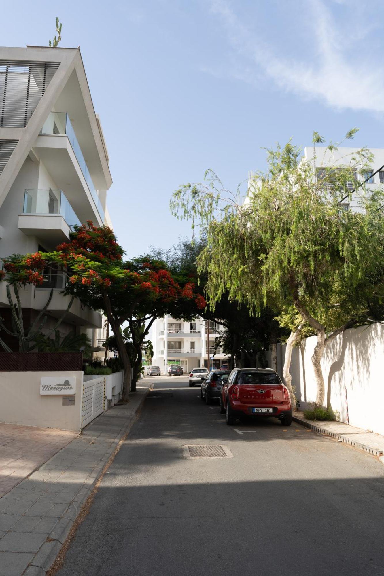 Blue Dawn Center Flat Lägenhet Larnaca Exteriör bild