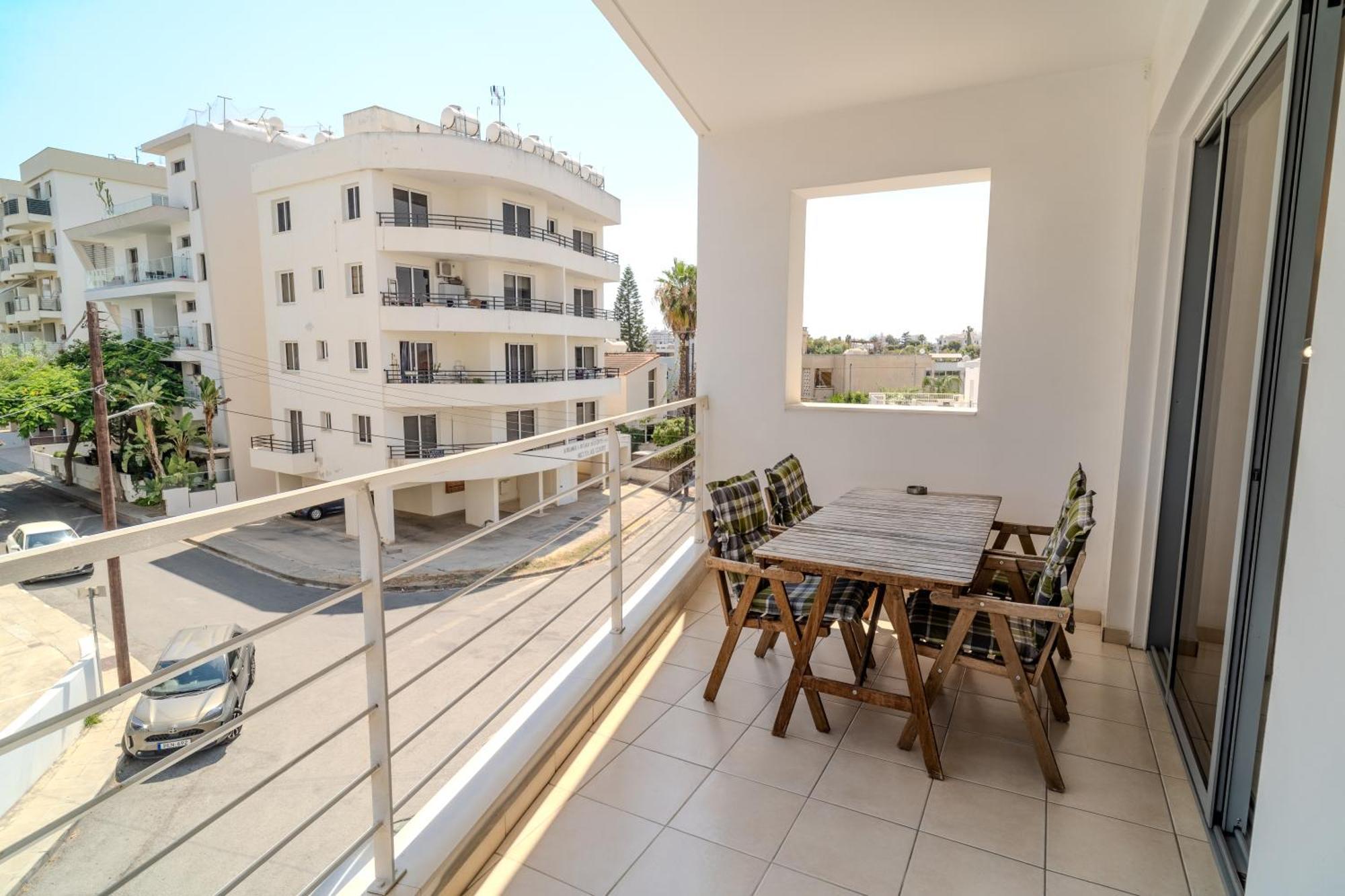 Blue Dawn Center Flat Lägenhet Larnaca Exteriör bild