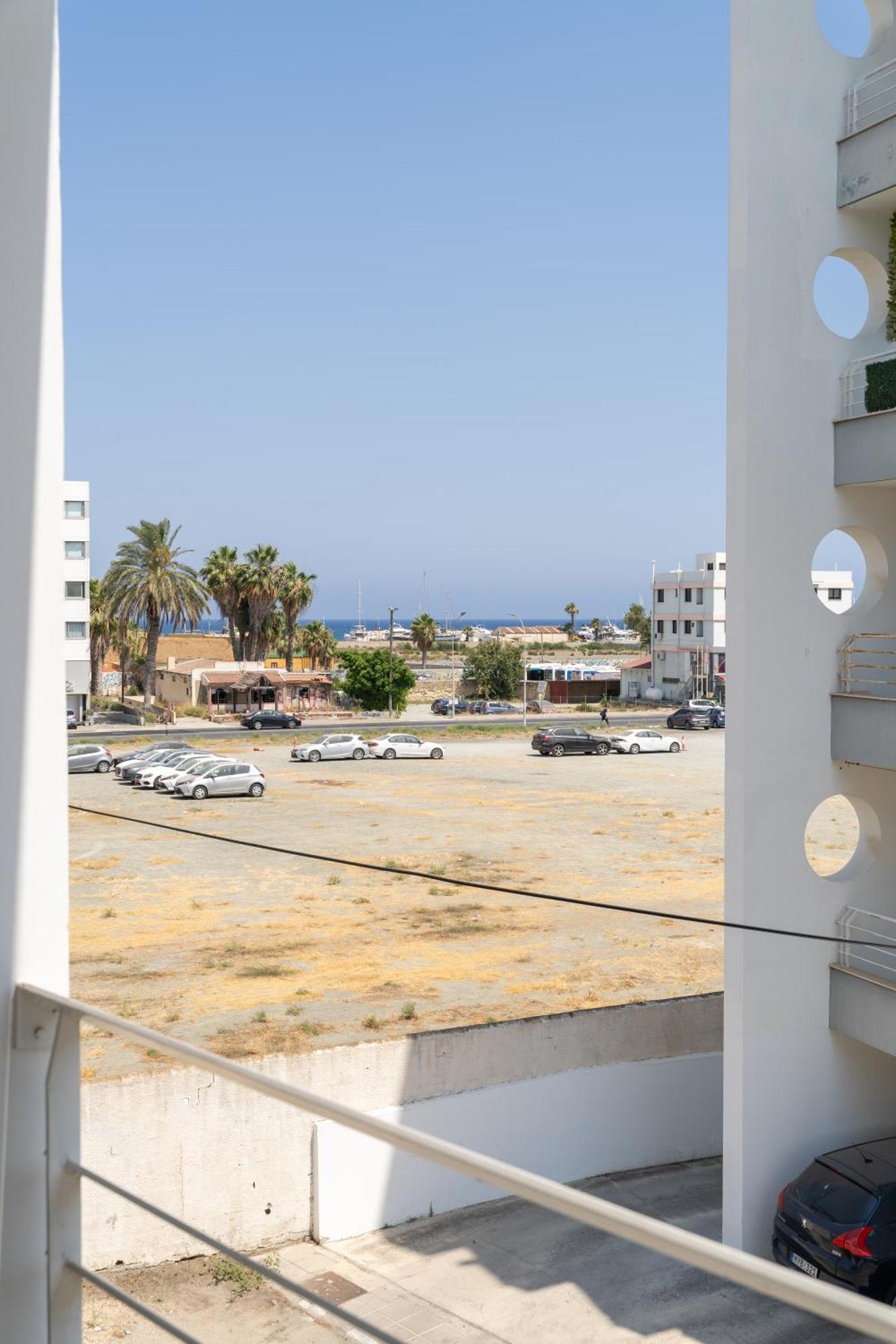 Blue Dawn Center Flat Lägenhet Larnaca Exteriör bild