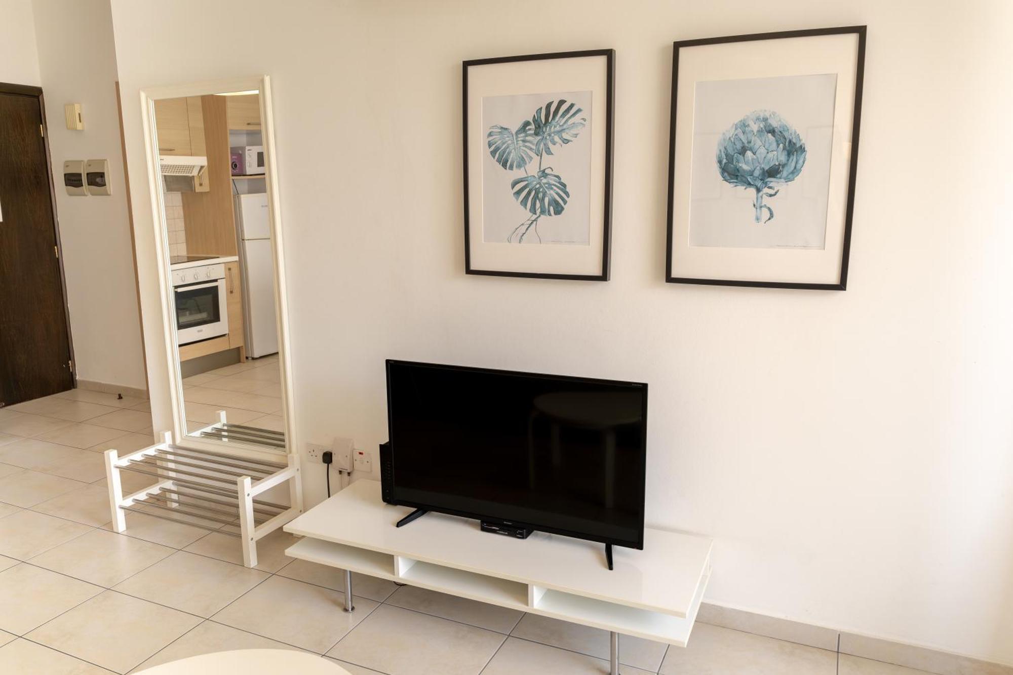 Blue Dawn Center Flat Lägenhet Larnaca Exteriör bild
